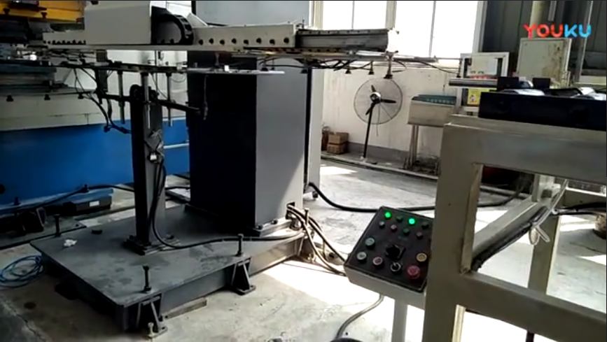 洗衣機全自動智能換型沖壓機器人生産線(xiàn)