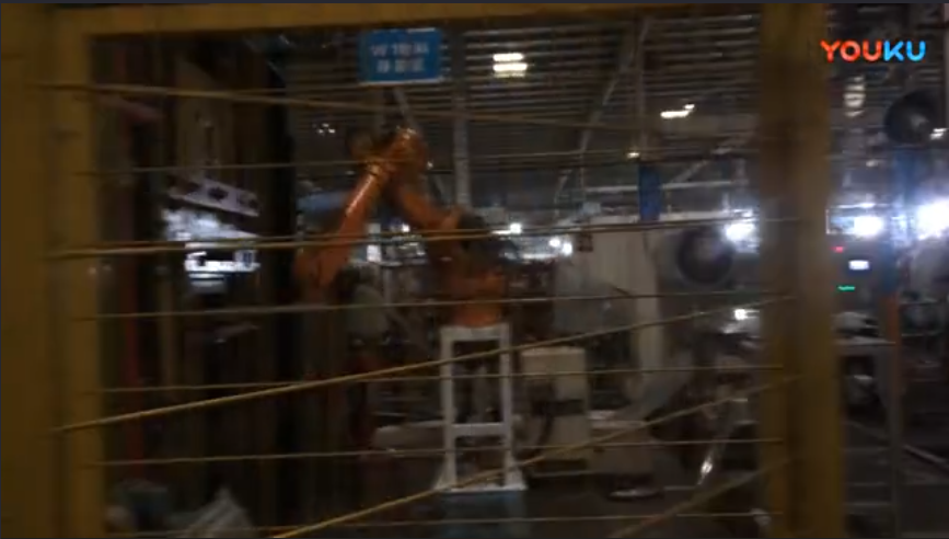 關節機器人生産面闆自動化連線(xiàn)